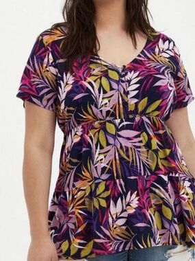 Torrid Floral Babydoll Top Size 2 V-Neck Flowy Tiered Blouse Plus Size